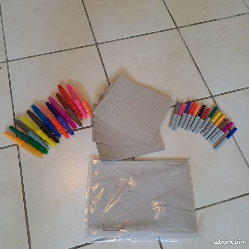 JEU FEUTRES A SOUFFLER et POCHOIRS 12 (image 1)