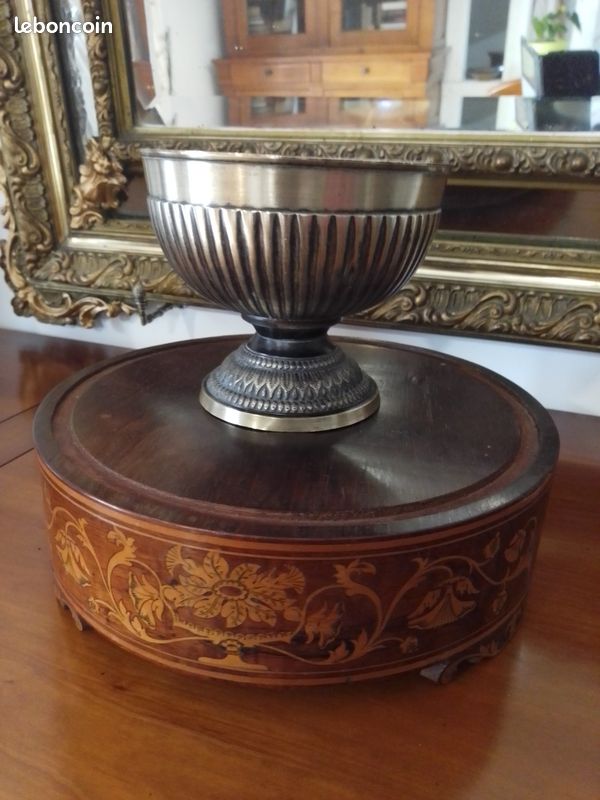 Coupe en bronze (image 1)