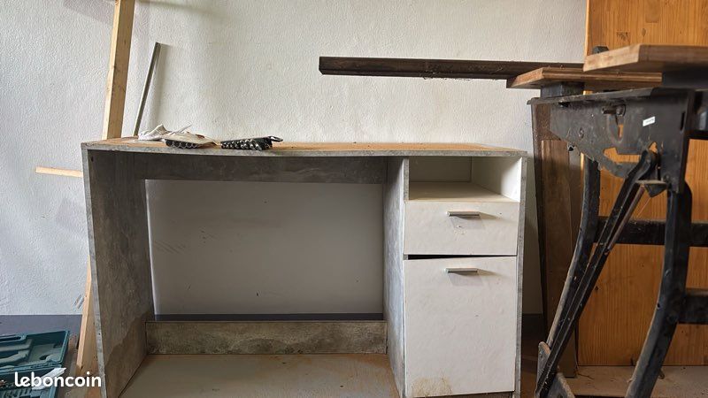 Bureau (image 1)