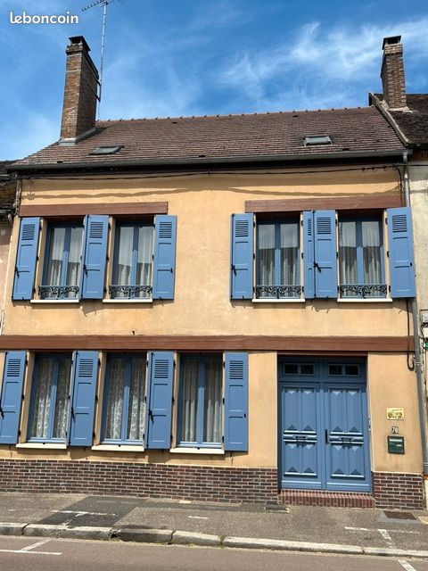 Maison 6 pièces 160 m² · à Villeneuve-l'Archevêque · 160 m² · 162 000 €