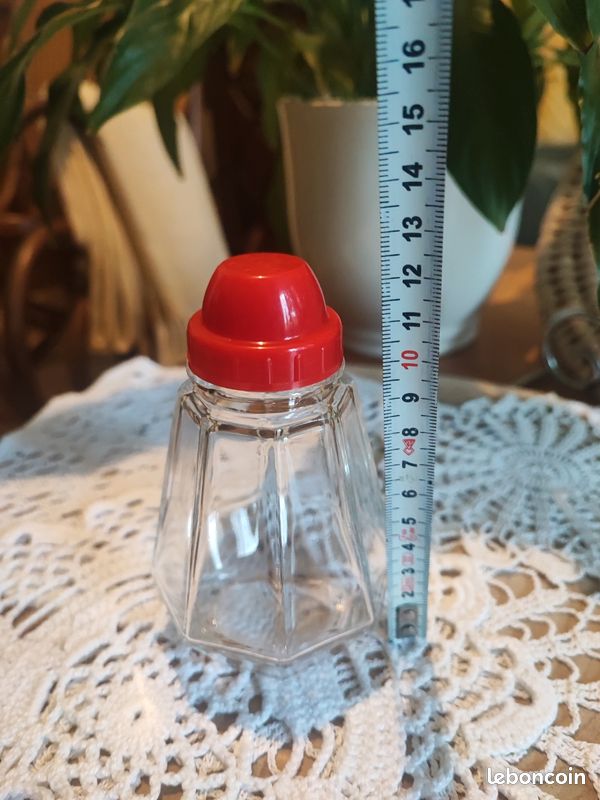 Antquté. Collecton. Ancenne saupoudreuse en verre Canada Lévs Chaudère-Appalaches mage 1
