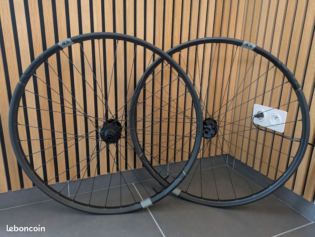 Paire De Roues Vélo Course Roval 700C X 21C – Tubulaire 18/24 Trous – NOS Made In France
