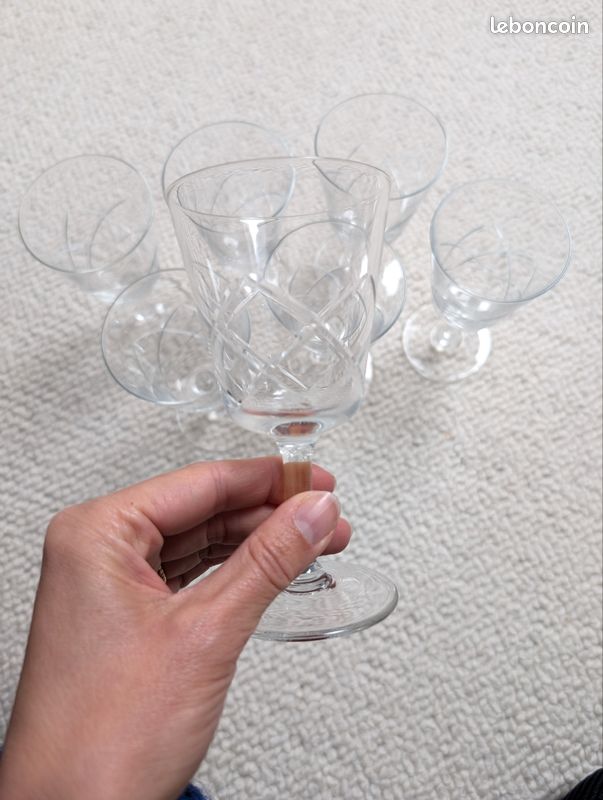 Lot de verres à pied en cristal gravé (image 1)