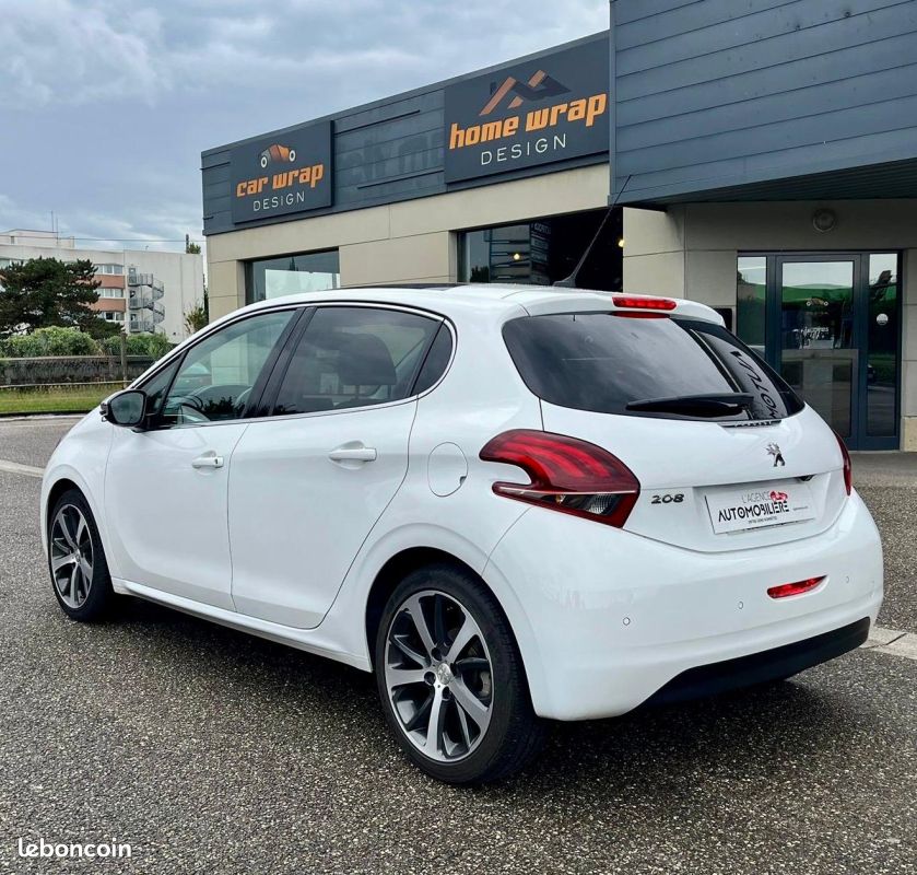 Peugeot 208 1.2 puretech 110ch feline 5cv 5p (image 3)