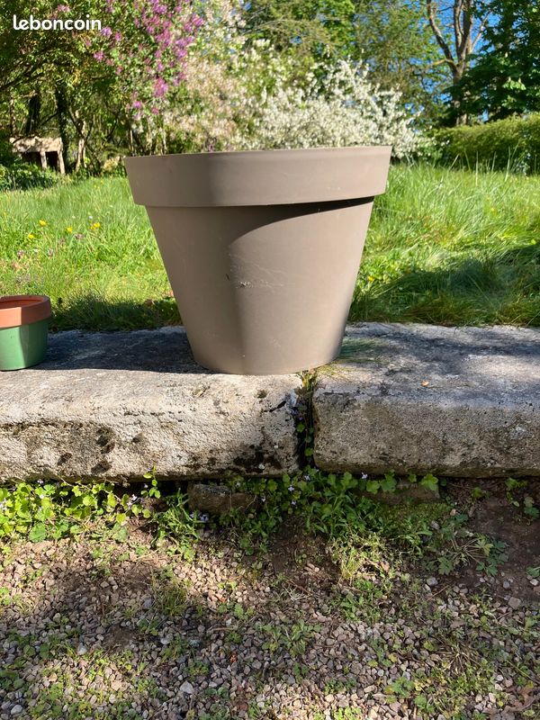 Grand Pot en rsine gris pour plantation extrieure - Jardin & Plantes