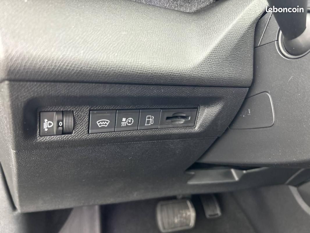 Peugeot 408 PHEV 225 e-EAT8 - Allure Pack (image 20)