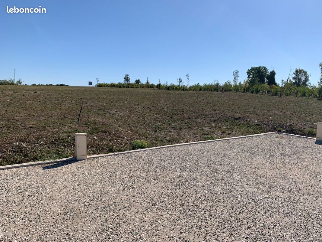 Terrain à bâtir de 425 m2 au prix de 15300 à LOULAY (17) · 15 300 €