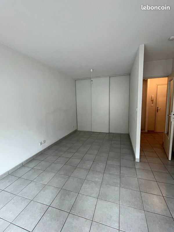 Location T1 Avenue Victor-Hugo avec parking - Tulle 19000 (image 3)