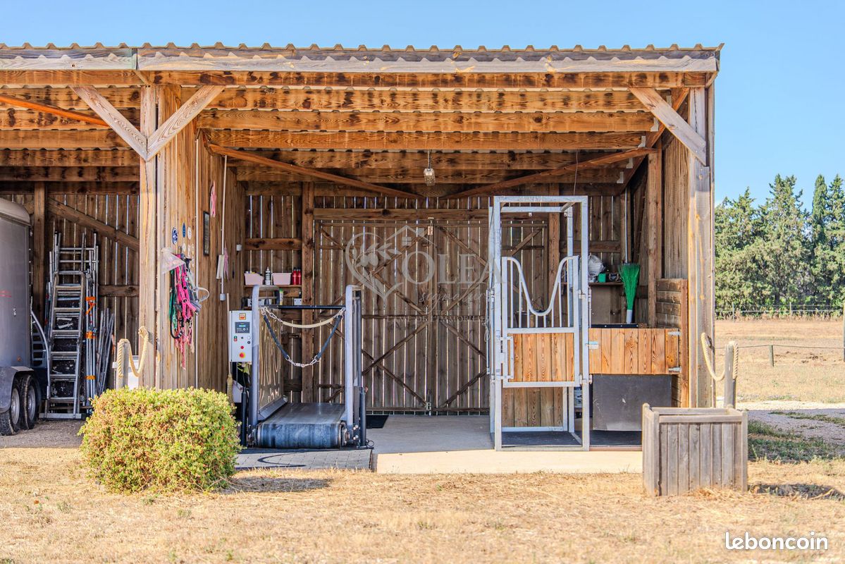 Maison 10 pièces 325 m² · à Nîmes · 325 m² · 1 596 000 €