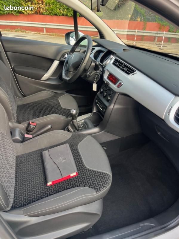 Citroën C3 HDi 70 FAP Confort (image 8)