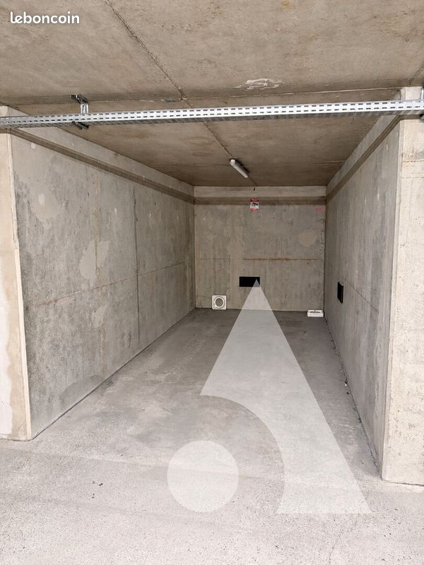 Parking/box ANNEMASSE · 90 €/mois