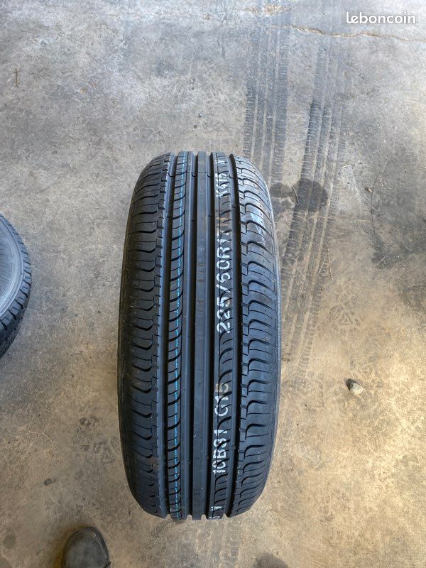 Pneu neuf 225/60R17 (image 1)