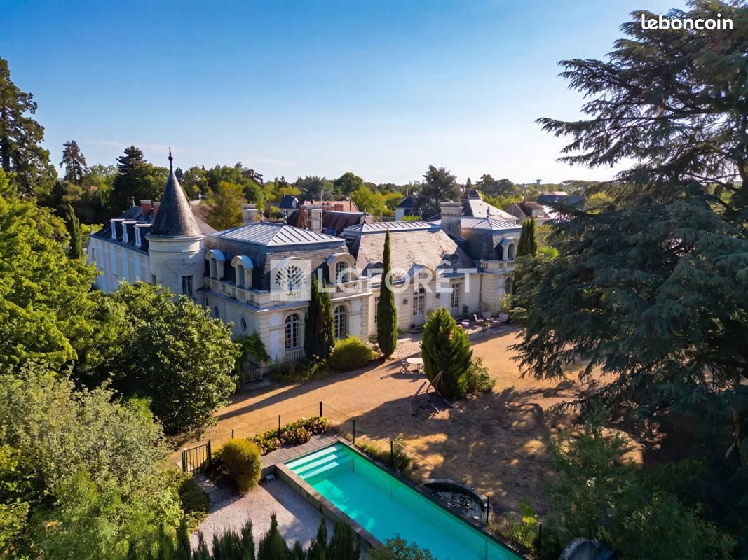 Maison 10 pièces 392 m² · à Saint-Avertin · 392 m² · 1 460 000 €