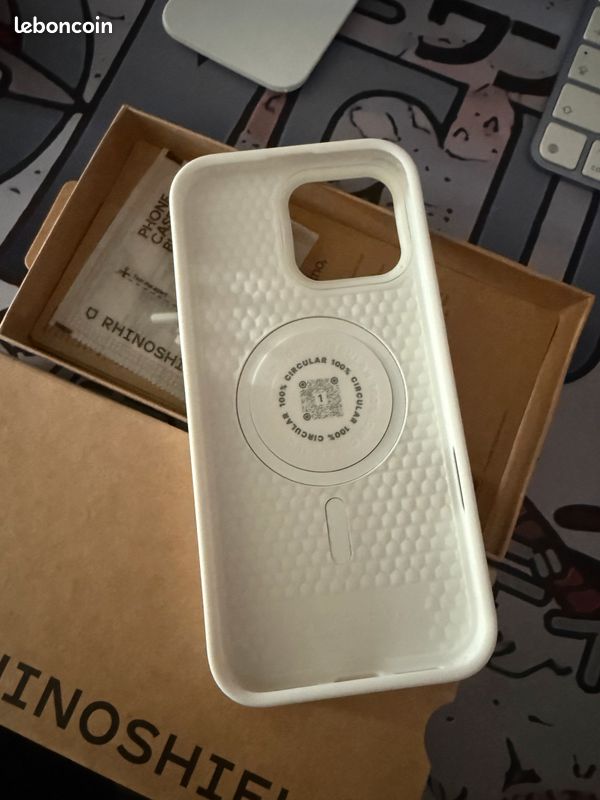 Coque rhinoshield iPhone 16 promax (image 2)