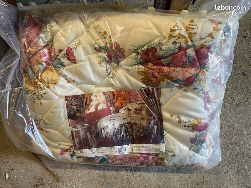 Couvre lit matelassé fleuri neuf pour lit 140x190 (image 4)