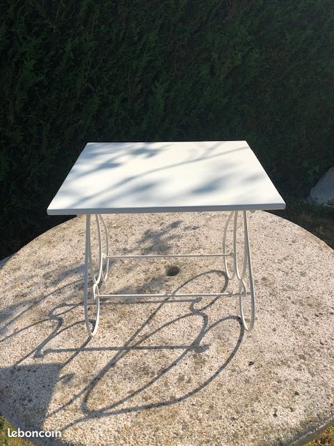 Petite table fer forgé romantique (image 1)