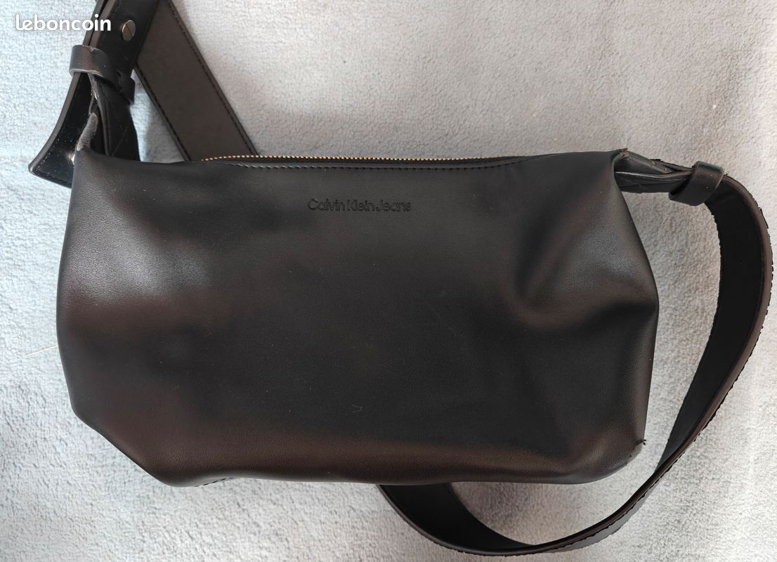 Calvin Klein Jeans Sac à bandoulière couleur noire femme (image 2)