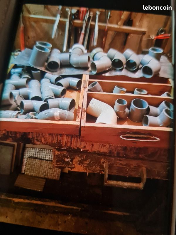 Lot de coude plastique diamètre 32 quantité 11 + 7 coude en T + 5 pièces coudes diamètre 40 + 1 T de (image 1)