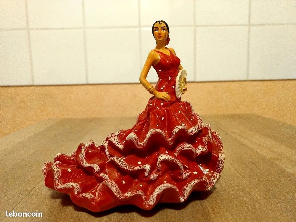 Figurine statuette (image 2)