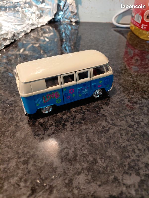 Combi volkswagen t1 1963 welly bleu et blanc peace and love 1/38 (image 2)