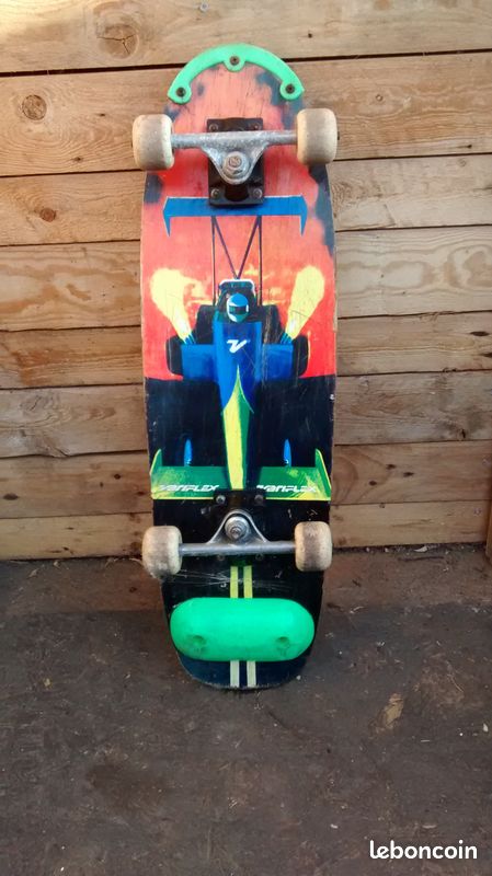 Skateboard (image 1)