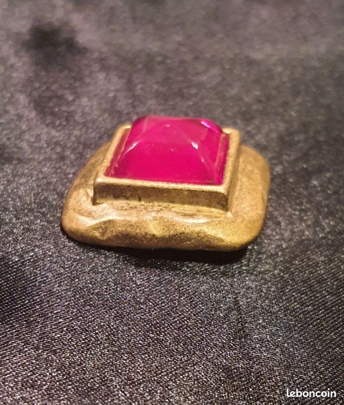 Broche Ou Pendentif Lancôme Vintage - Métal Doré Avec Cabochon Rouge - Signé - Occasion Bel état