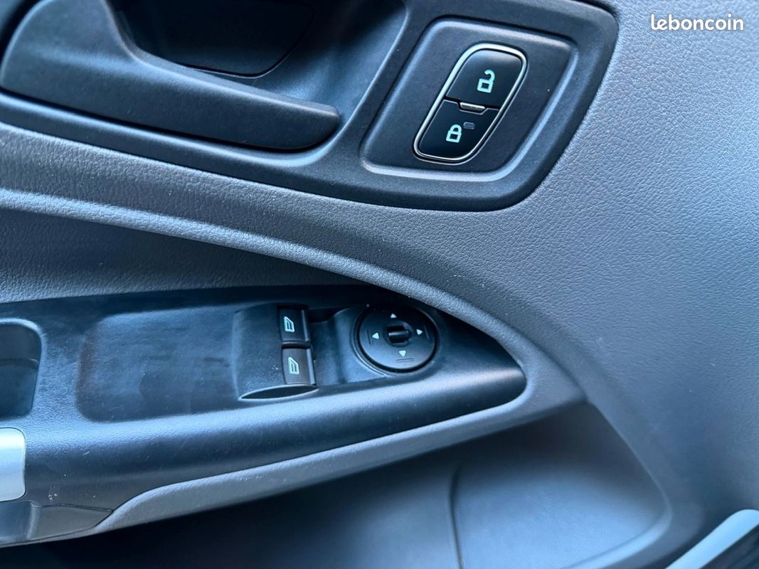 Ford T.CONNECT 1.5 TDCI 101 CH 1ERE MAIN"GARANTIE 12 MOIS"(TVA RECUPERABLE) (image 7)