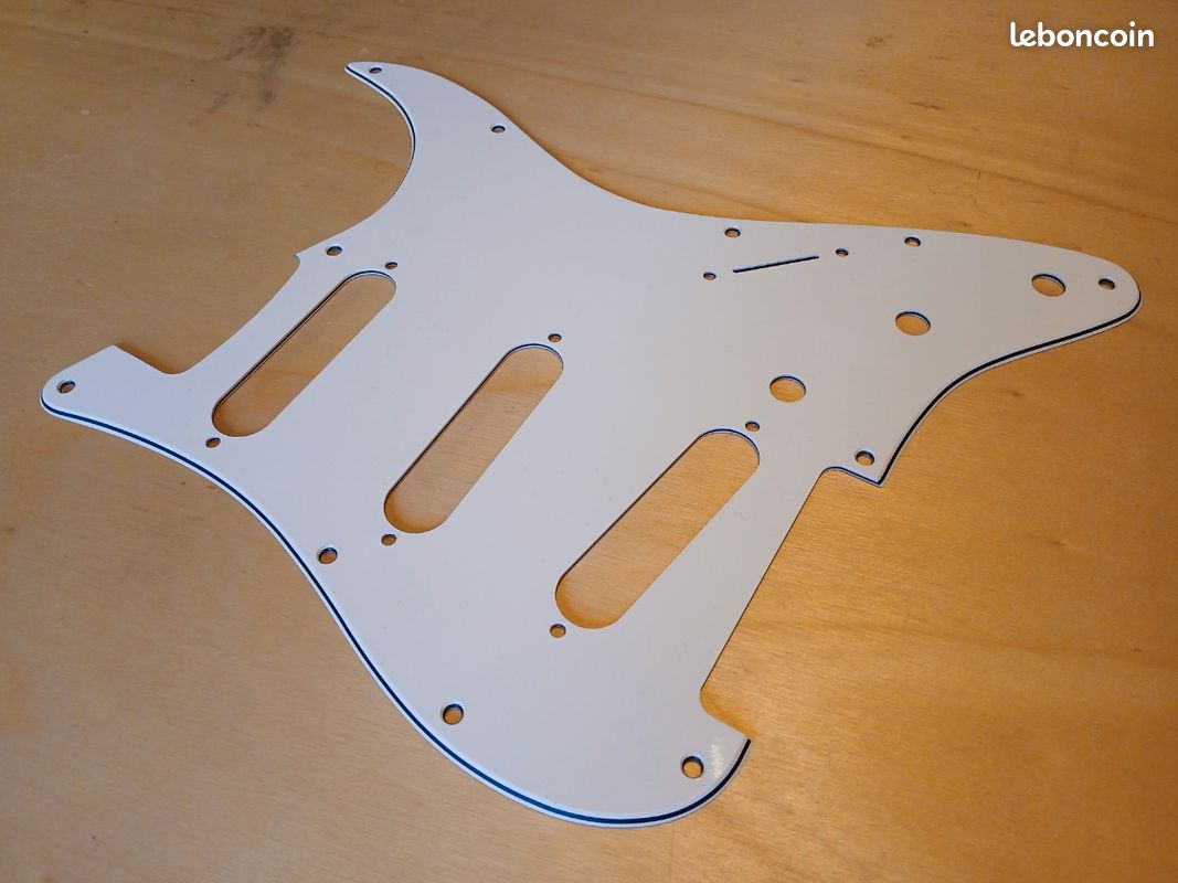 Pickguard Fender Stratocaster Parchment (image 4)