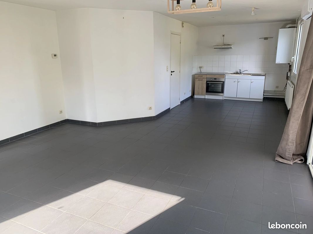Appartement 105 m² · à Neuville-en-Ferrain · 105 m² · 1 220 €