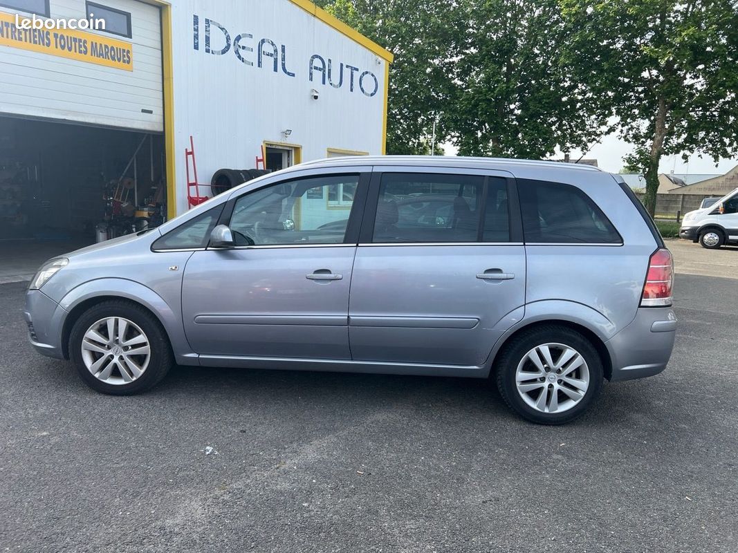 Opel ZAFIRA 1.9 CDTI120 COSMO 7 PLACES (image 3)