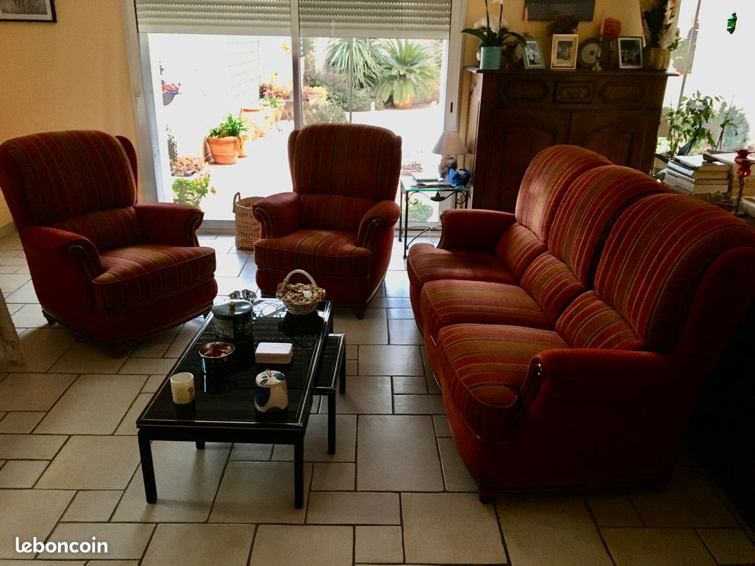 Ensemble Canapé 3 places + 2 fauteuils en bon état (image 1)