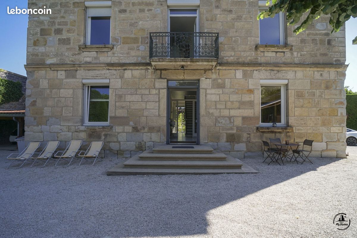 Maison 10 pièces 400 m² · à Villars · 400 m² · 675 000 €