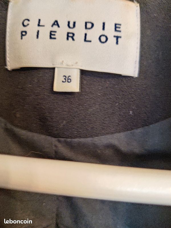 Veste Claudie Pierlot en excellent état, noire en taille s. Vous serez parfaite pour Noël.. (image 3)