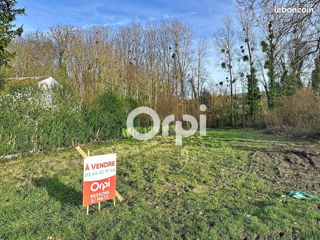 Terrain 698 m² Lassigny · 10 000 €