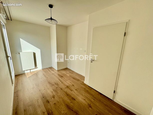 https://img.leboncoin.fr/api/v1/lbcpb1/images/e4/f1/ba/e4f1bab36d67c22c6c34144738bdb70809a0b46f.jpg?rule=ad-image