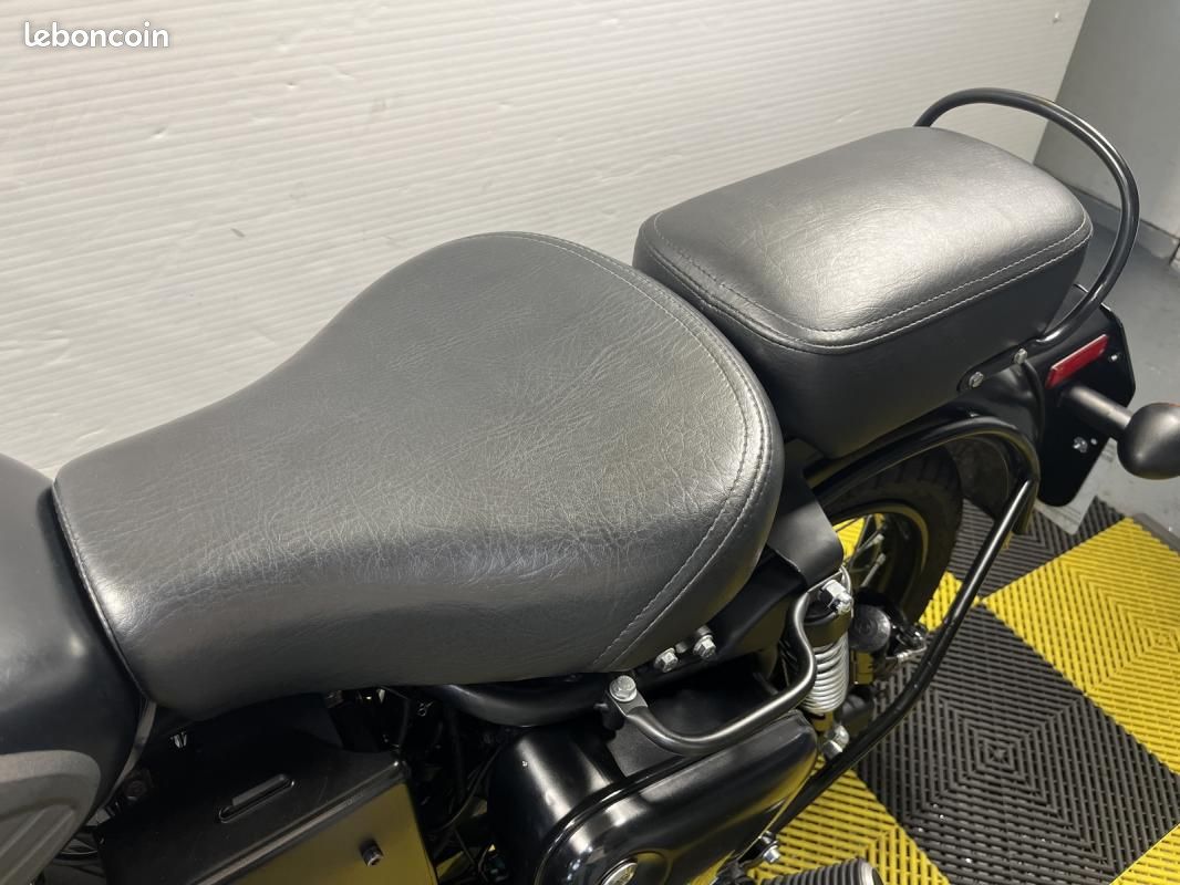 Royal Enfield CLASSIC 500 STEALTH BLACK MY19 (image 11)