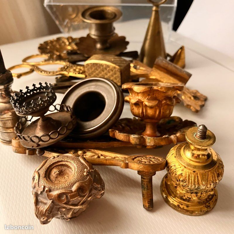 BOUGEOIRS ANCIENS, et accessoires, dont mouchette, éteignoirs pièces détachées etc (image 15)