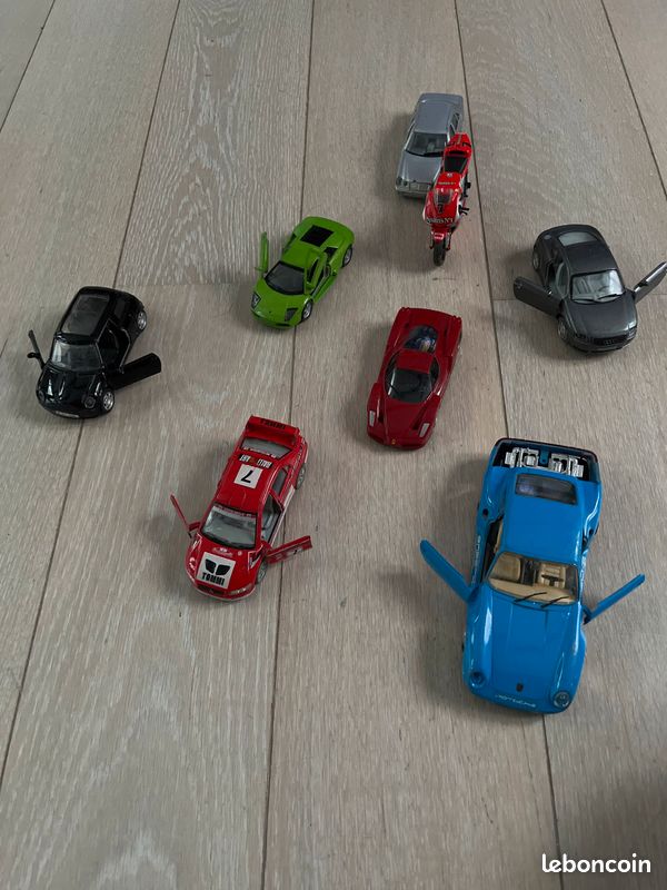 Lot de 8 voitures de sport miniatures en métal (image 1)