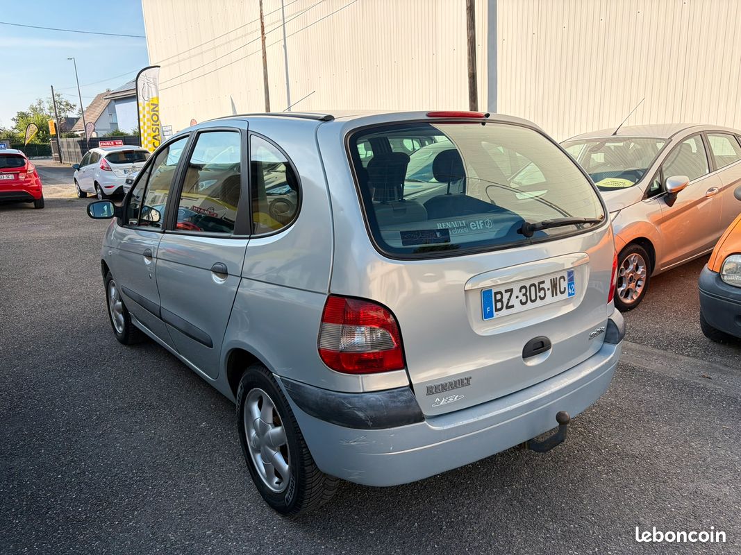 RENAULT SCENIC 1.6 1V 110ch EXPRESSION BVA équipé PMR (image 9)