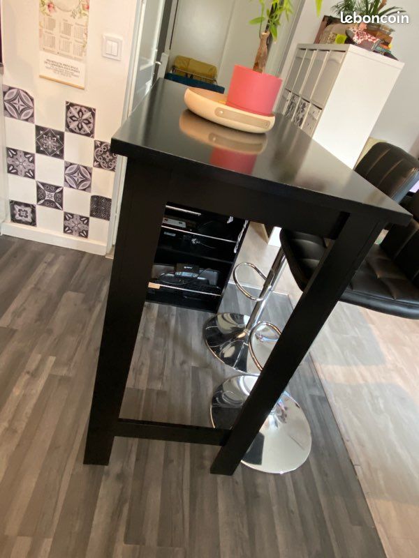 Îlot / table haute + 2 chaises hautes (image 1)