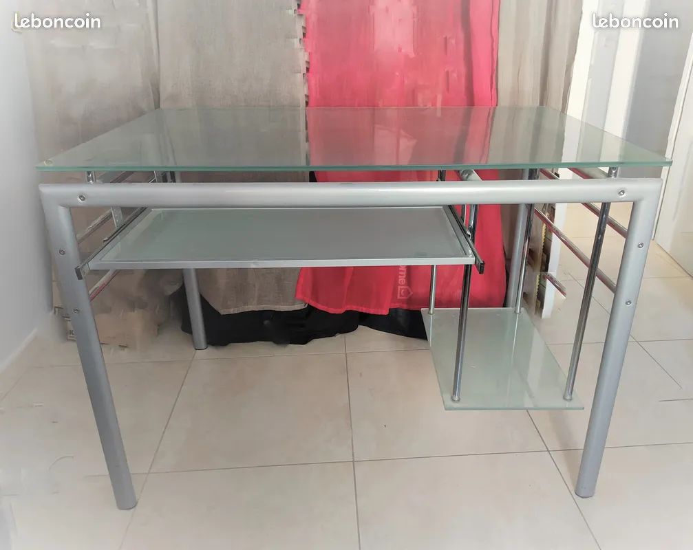 Bureau (image 1)
