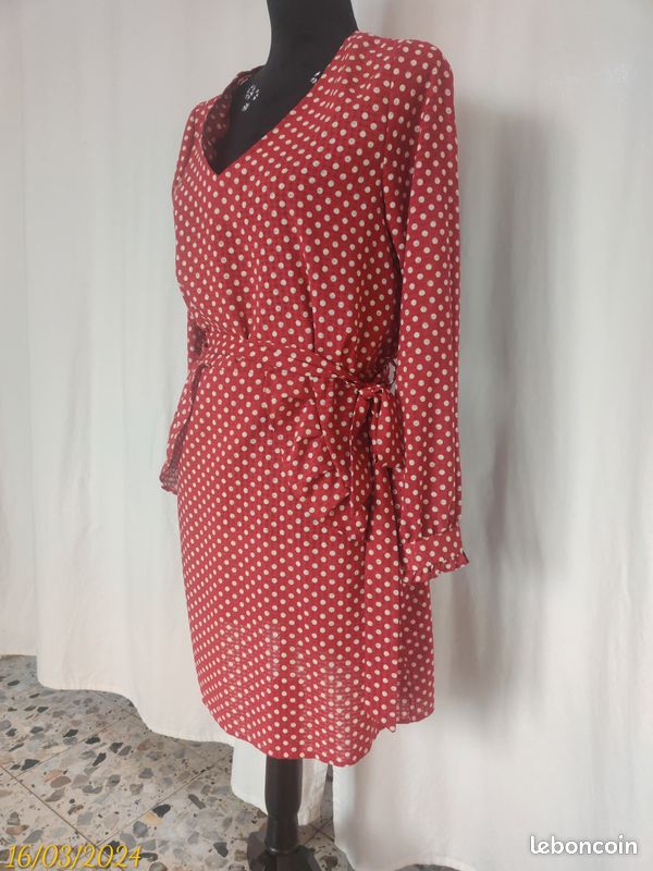 Robe rouge à pois (image 2)