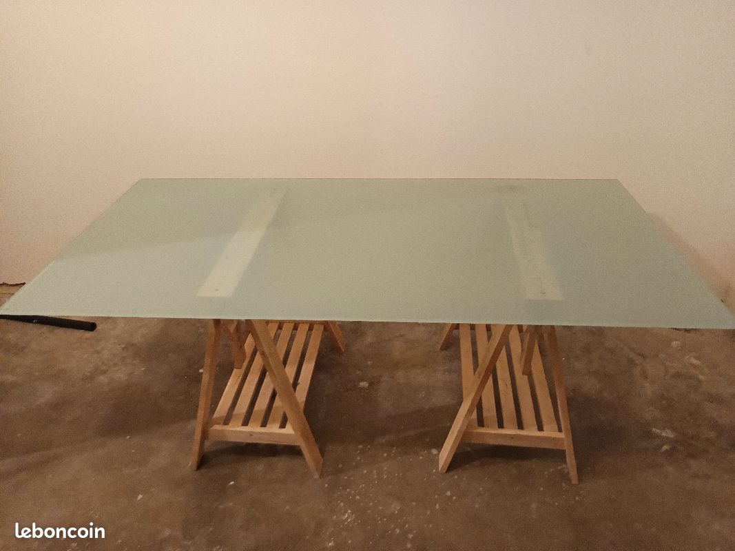 Table en verre sur tréteaux (image 2)