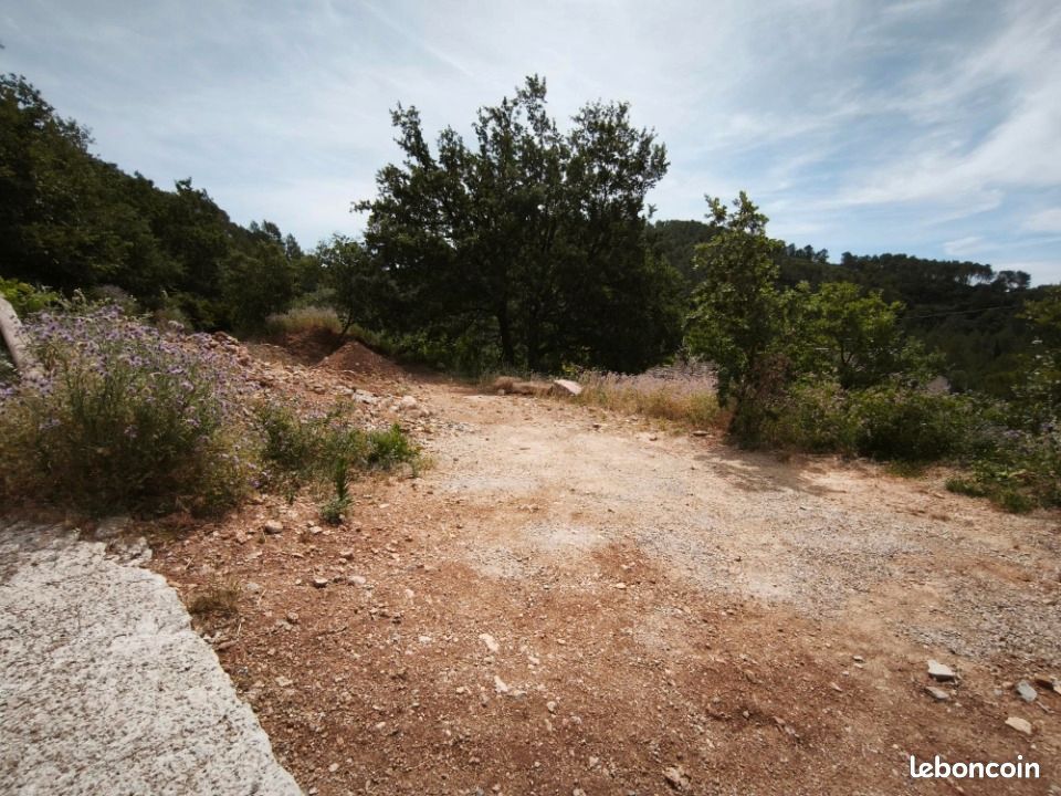 Terrain 971 m² · à Belgentier · 190 000 €