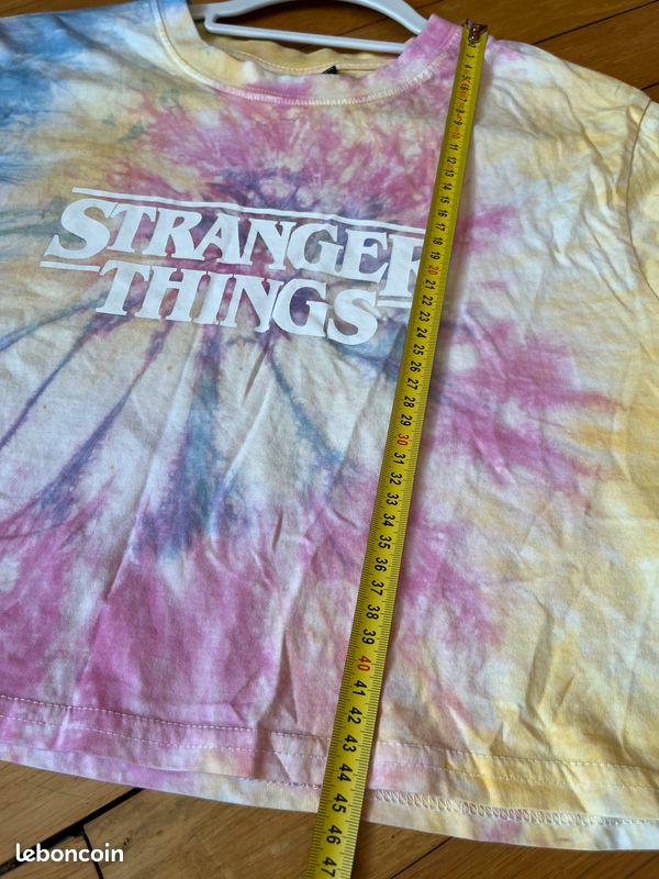 Très joli t shirt Stranger Things jennyfer taille L XL Vêtements