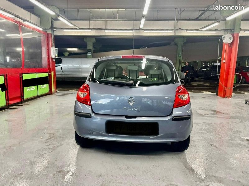 Renault CLIO III 1.5 DCI 85CH EXTRÊME CLAIRE QUICKSHIFT 5P ATOMATIQUE (image 6)