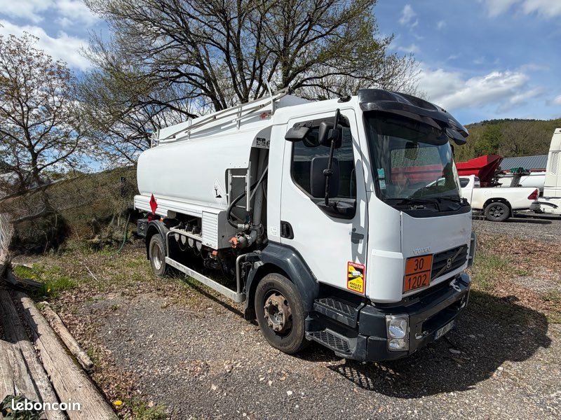 Camion citerne 11000l (image 1)