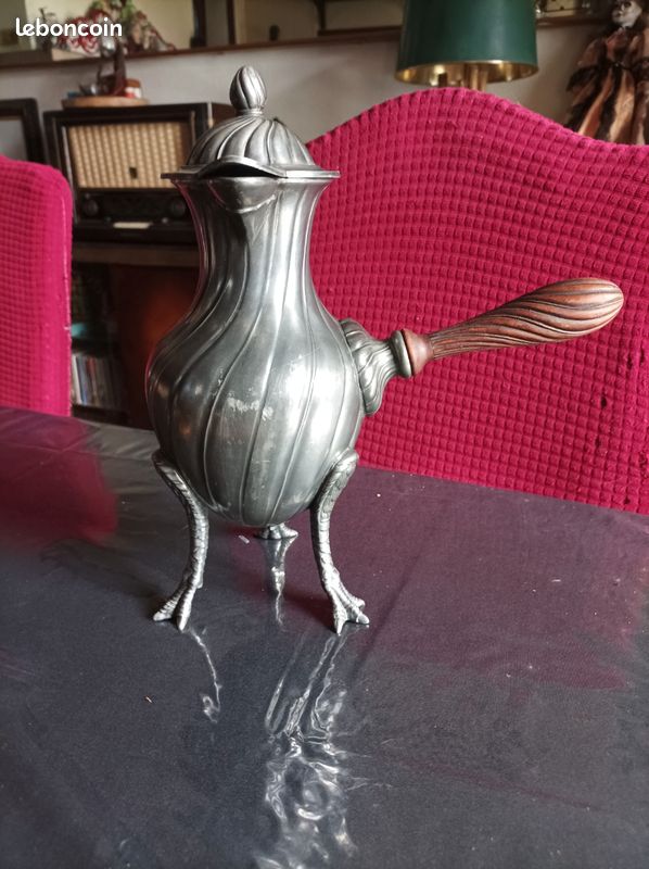 Chocolatière en etain - pattes de poules (image 1)
