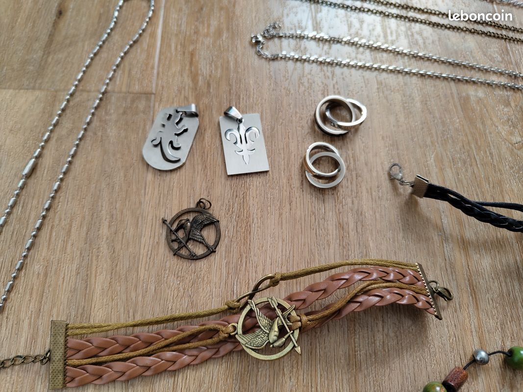 Lot De Bijoux Fantaisie Pour Femmes- Bracelets, Colliers, Pendentifs