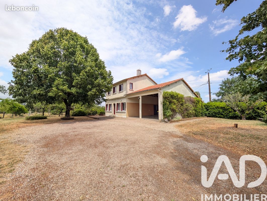 Maison 6 pièces 128 m² · à Persac · 128 m² · 107 000 €